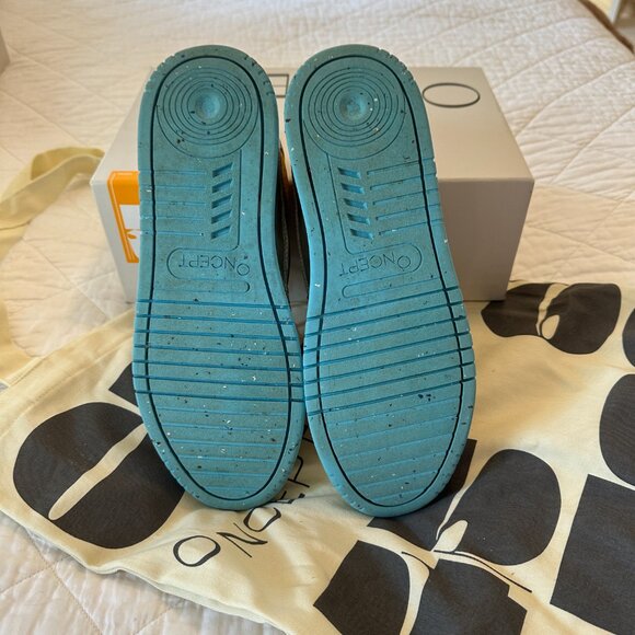 Oncept  Silver Sneakers with Pink Laces - Picture 5 of 8